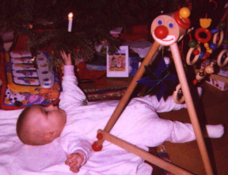 Chantal mit Weihnachtsbaum