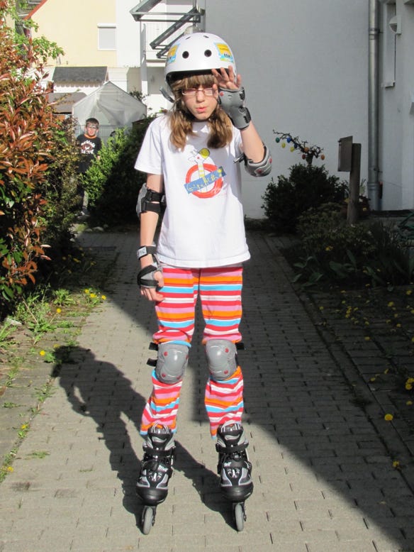 Chantal auf Inlinern