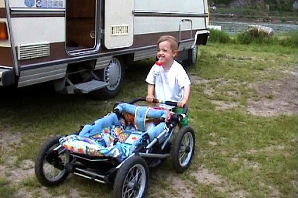 Chantal mit Kinderwagen