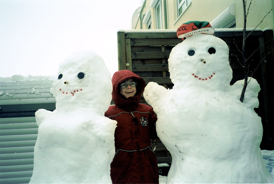 Chantal mit 2 Schneemännern